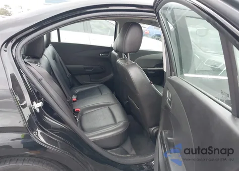 2020 Chevrolet Sonic Fwd Premier z USA, uszkodzony, nr VIN 1G1JF5SB2L4115283